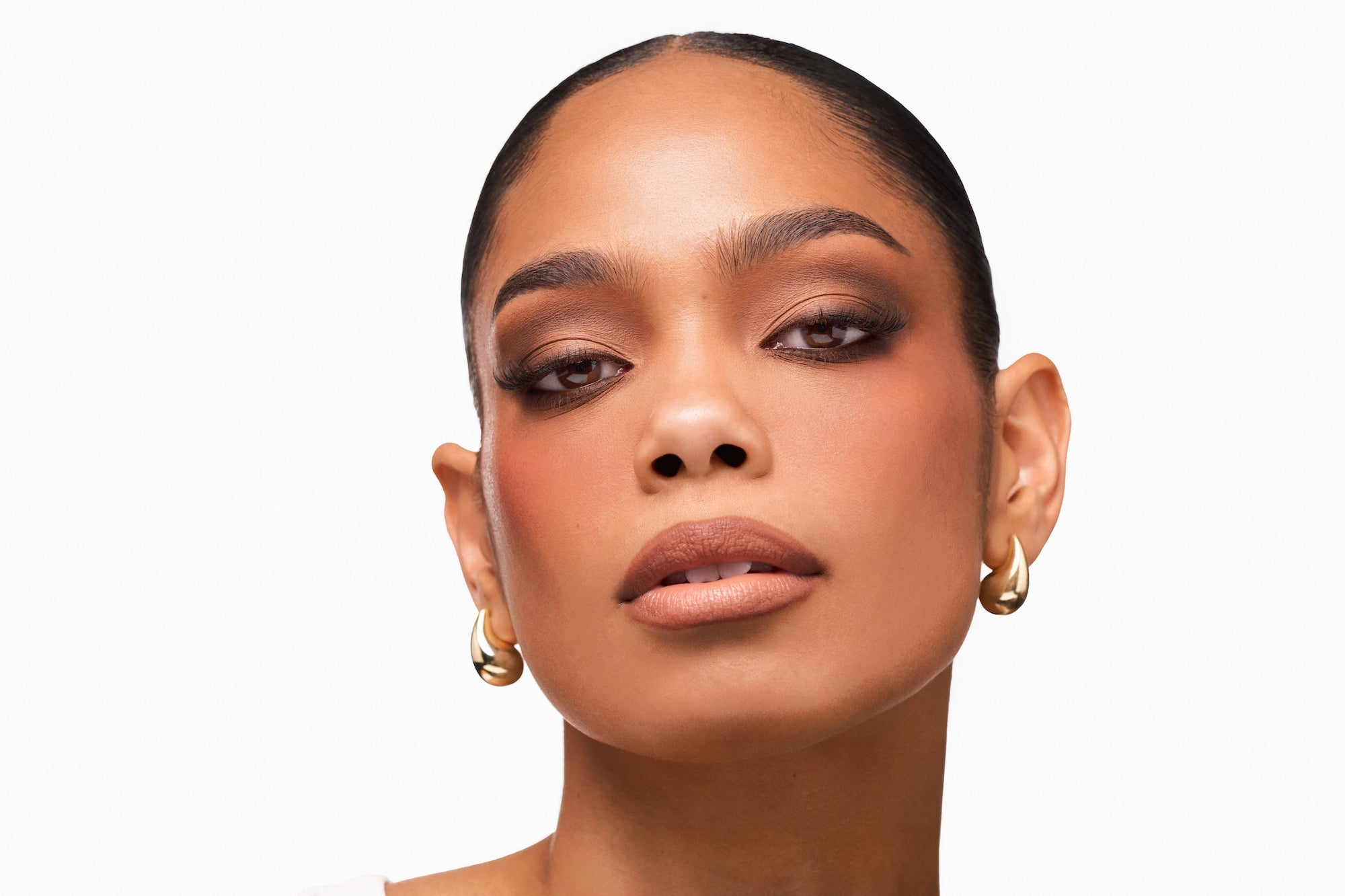 How To Apply Blush On An Oval Face